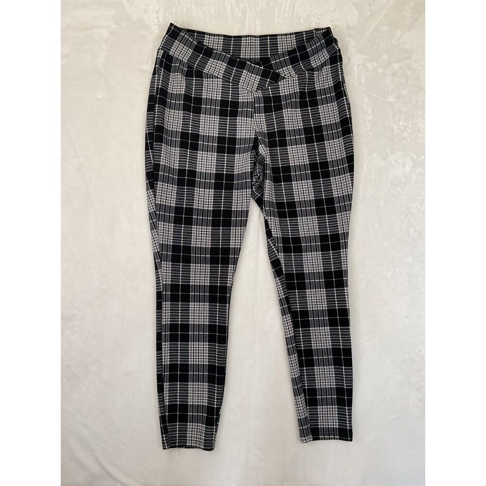 Shein Curve Black and White Sweatpants Size- 1XL